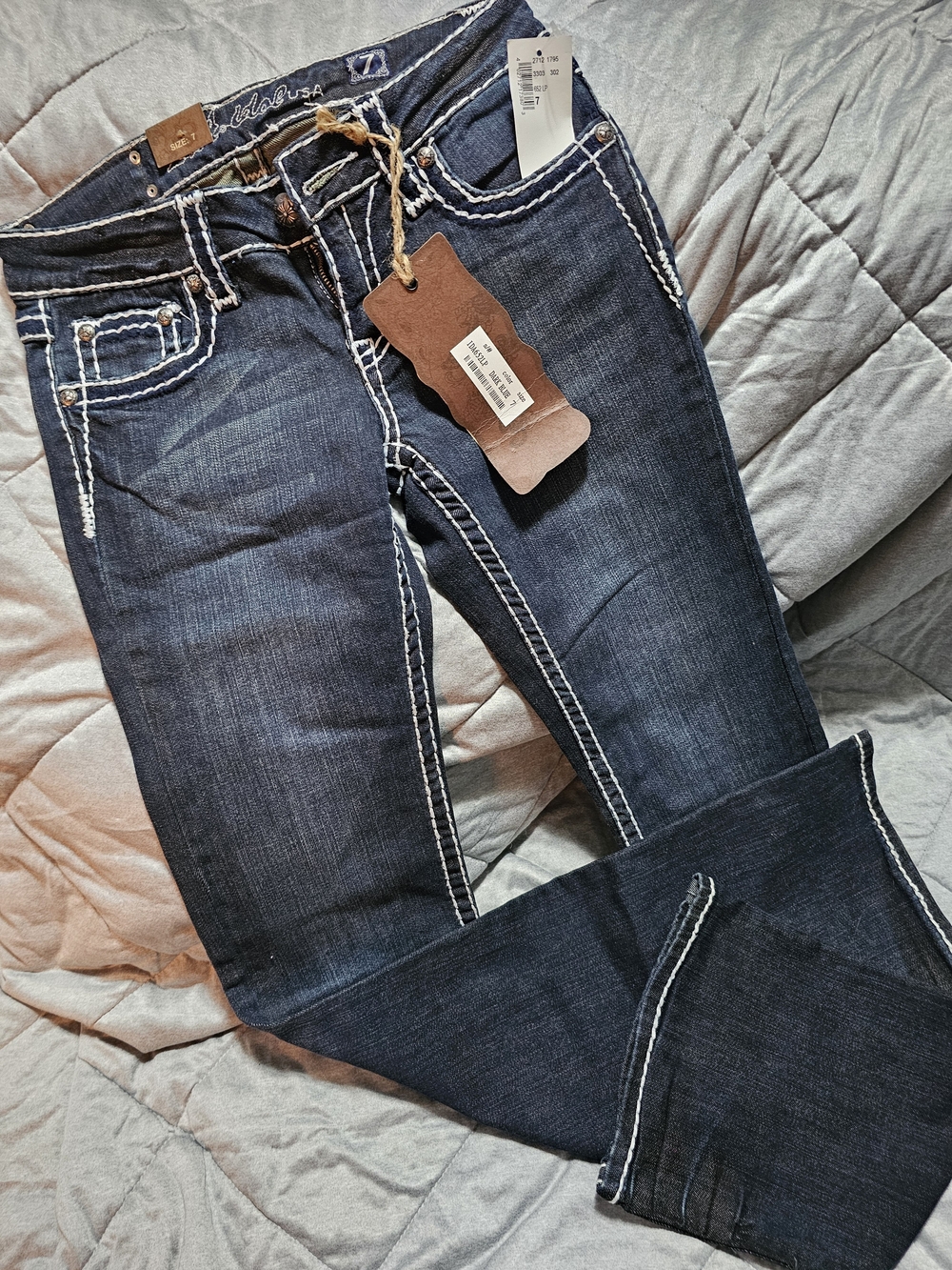 L.A. idol Indigo Bootcut Jeans with White Stitching